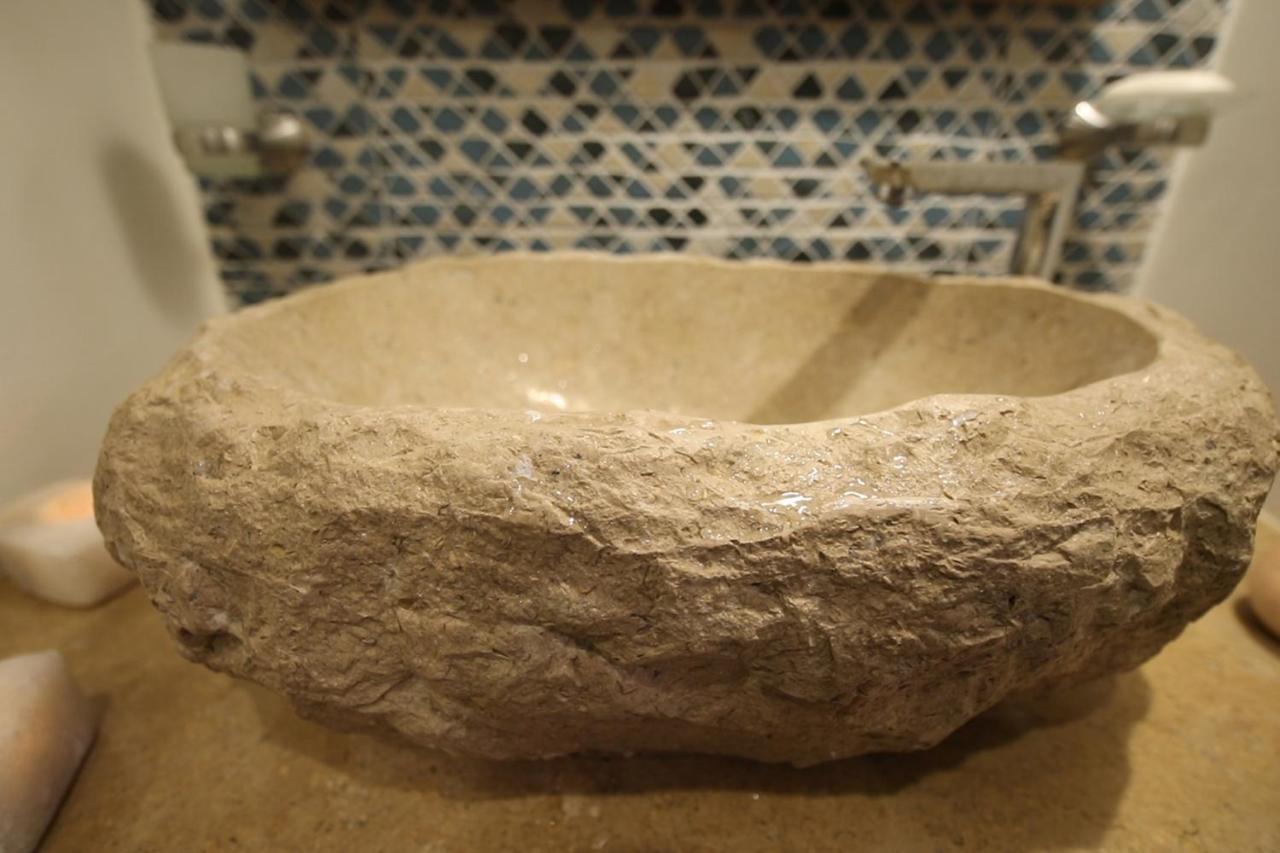 Benben By Dhara Hotels - Adults Only Asszuán Kültér fotó A stone sink