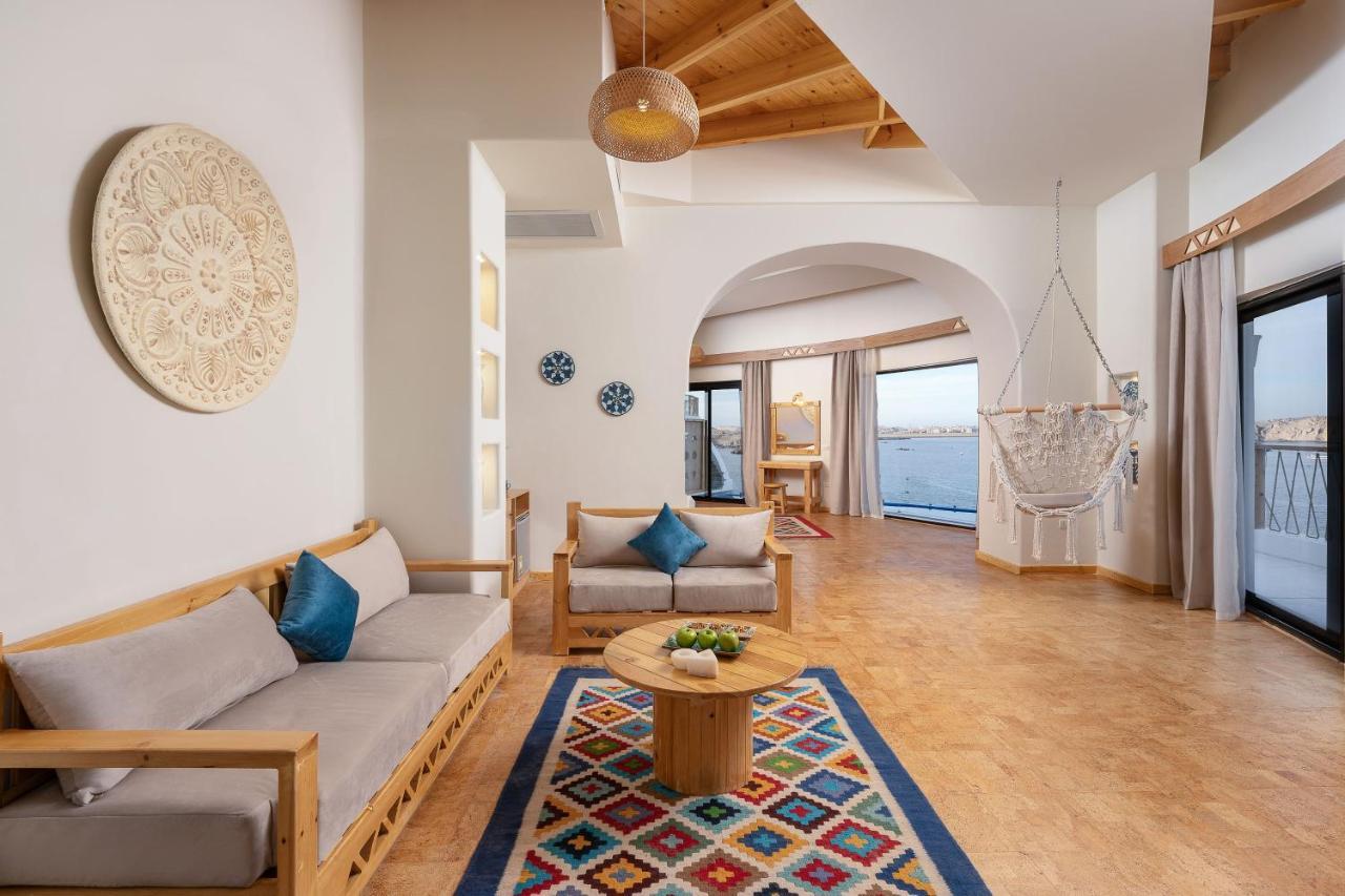 Benben By Dhara Hotels - Adults Only Asszuán Kültér fotó The interior of a suite at the resort