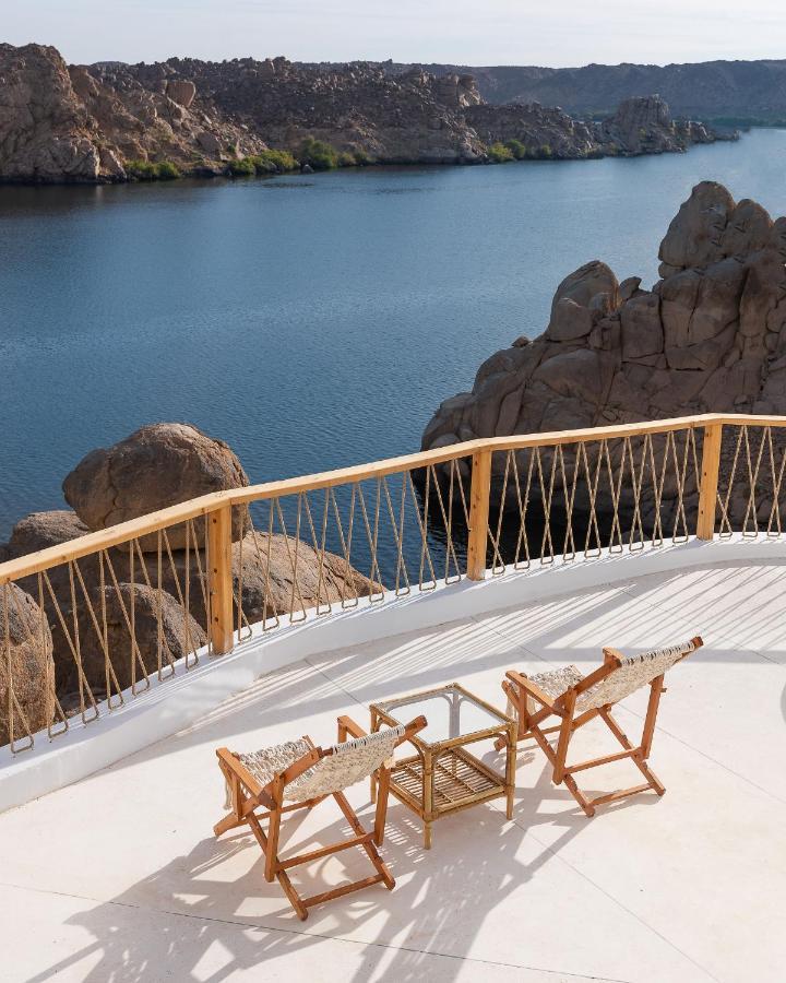 Benben By Dhara Hotels - Adults Only Asszuán Kültér fotó A balcony with a view of the sea