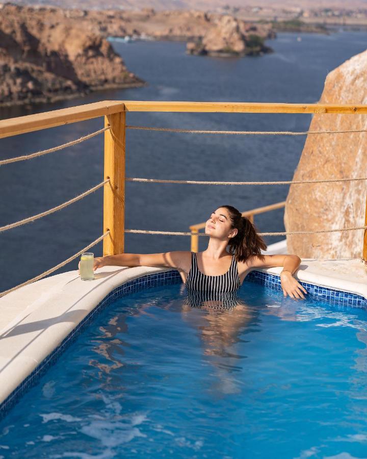 Benben By Dhara Hotels - Adults Only Asszuán Kültér fotó A woman relaxing in a swimming pool