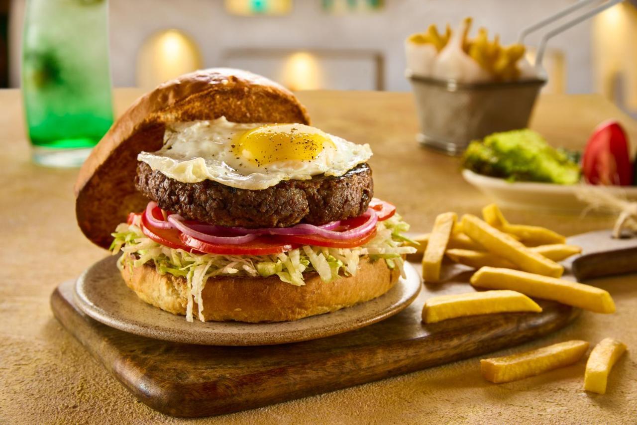 Benben By Dhara Hotels - Adults Only Asszuán Kültér fotó Egg and Cheese Burger